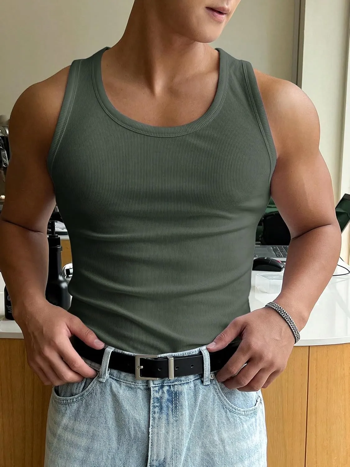 COZYEASE Men's Summer Tank Top Scoop Neck Workout Gym Muscle Tank T-Shirt Sleeveless Undershirt