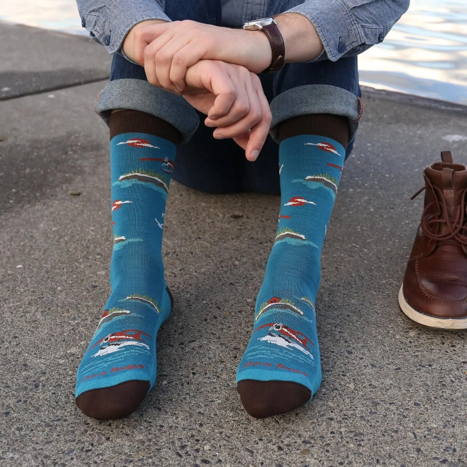 Darn Tough Vermont Men's Cushioned Crew Socks, Float Boat- Lightweight Crew Socks for Men