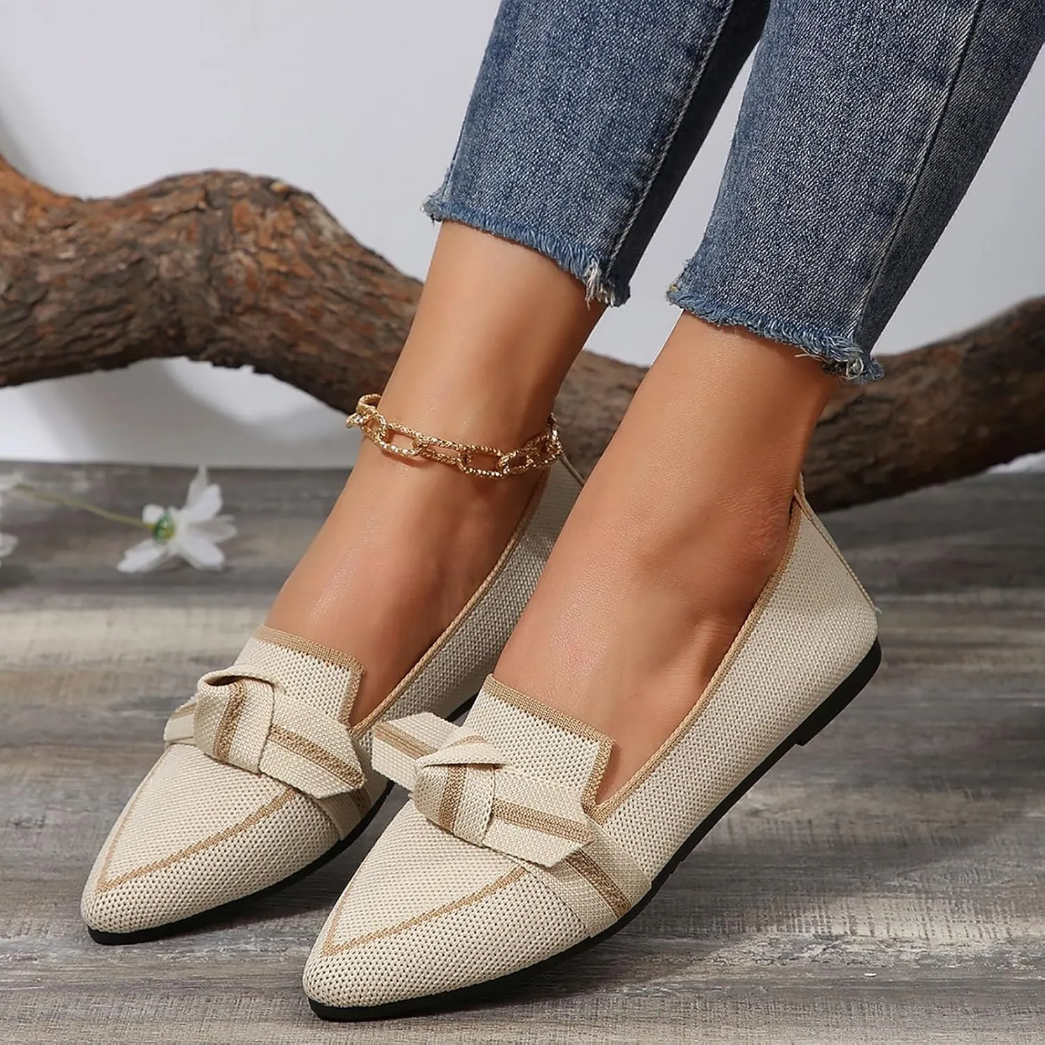 Leisure Slip On Work Fashionable Women's Large Size Flat Shoes with A Pointed Toe Breathable Single Color and Lace Up Design.