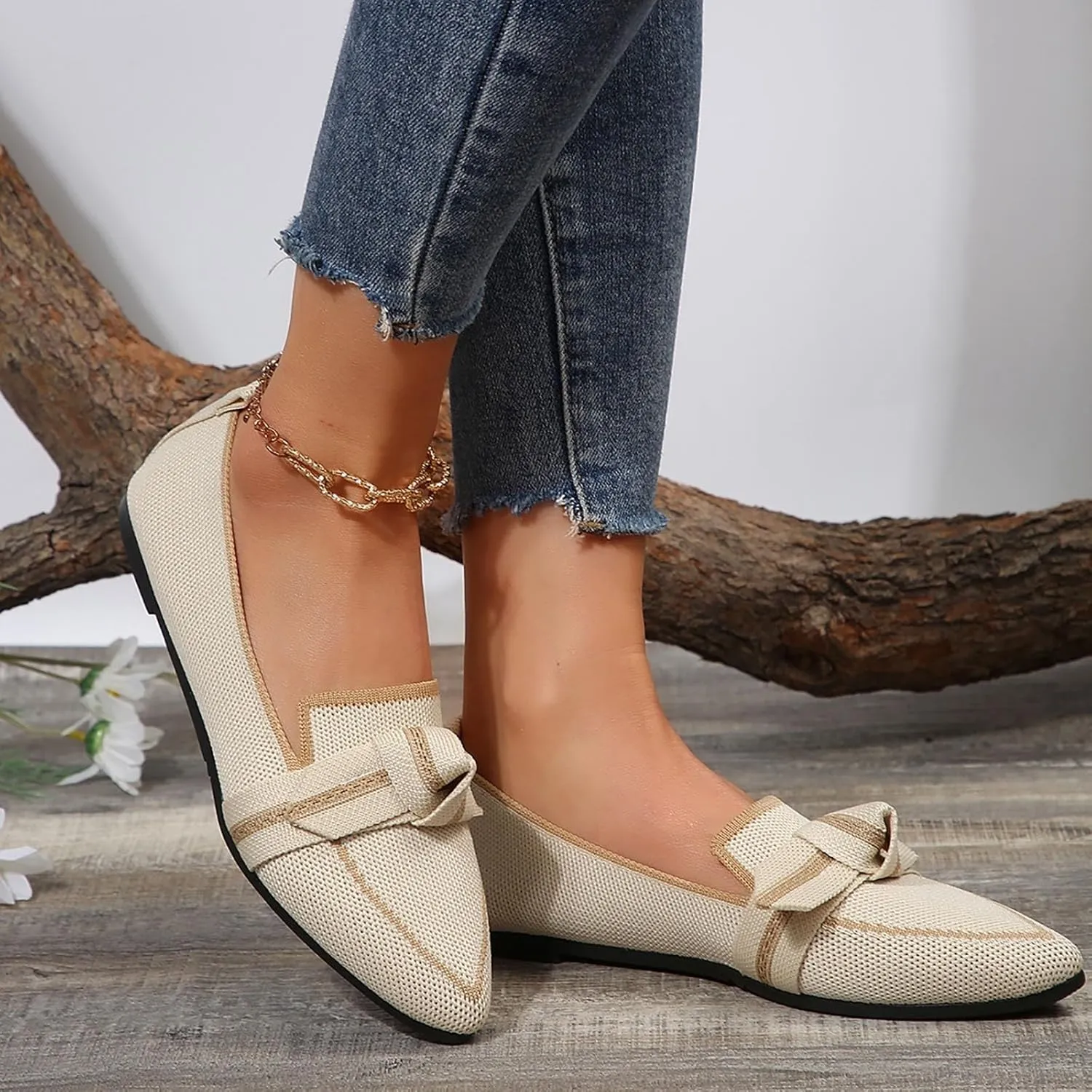 Leisure Slip On Work Fashionable Women's Large Size Flat Shoes with A Pointed Toe Breathable Single Color and Lace Up Design.