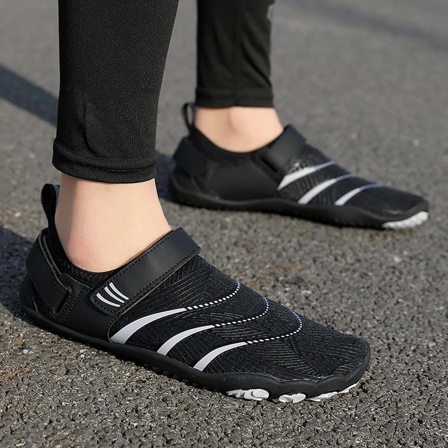 Water Shoes for Women Men Barefoot Breathable Quick-Dry Non Slip Water Swimming Diving Wading Beach Shoes Summer Hiking Breathable Shoe Couple Indoor Fitness Yoga Shoe with Adjustable Strap