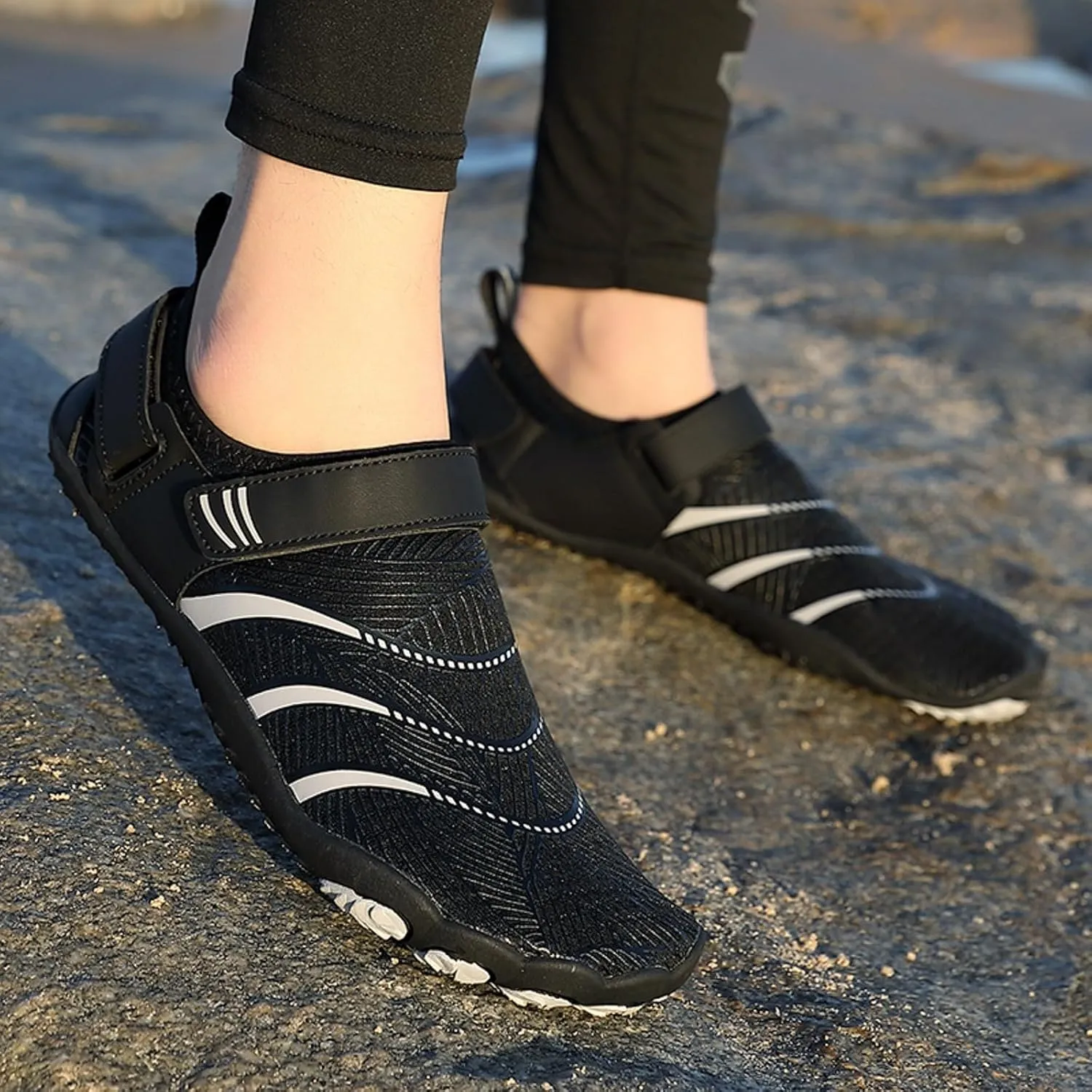Water Shoes for Women Men Barefoot Breathable Quick-Dry Non Slip Water Swimming Diving Wading Beach Shoes Summer Hiking Breathable Shoe Couple Indoor Fitness Yoga Shoe with Adjustable Strap