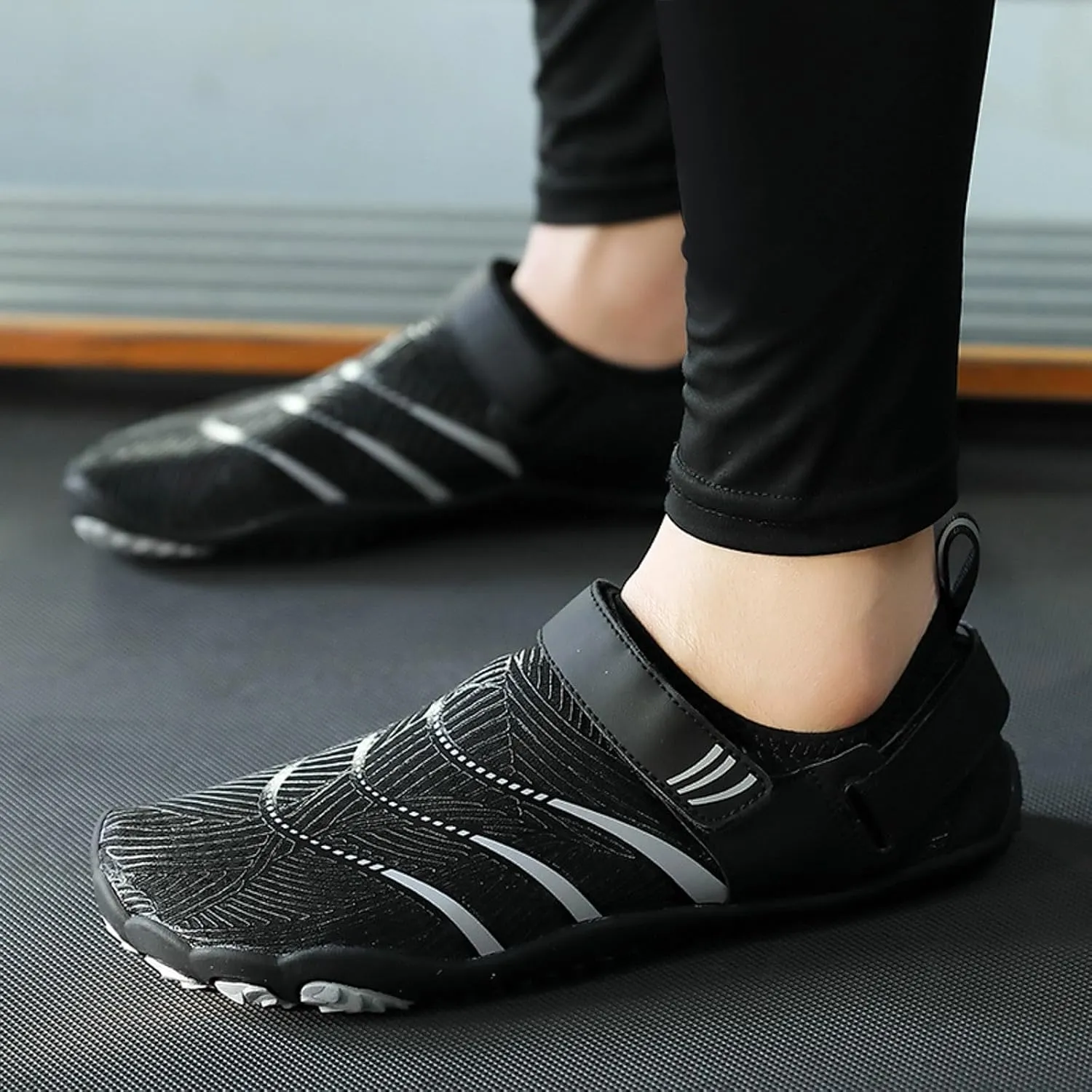 Water Shoes for Women Men Barefoot Breathable Quick-Dry Non Slip Water Swimming Diving Wading Beach Shoes Summer Hiking Breathable Shoe Couple Indoor Fitness Yoga Shoe with Adjustable Strap