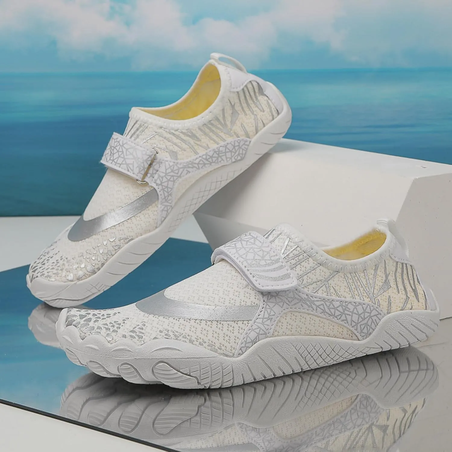 Water Sports Shoes Quick-Dry,Aqua House Sports Socks for Men and Women Couples Slip On Elastic Casual Sneakers Men and Women Non Slip Wading Diving Shoes Room Beach Snorkeling Barefoot Waer