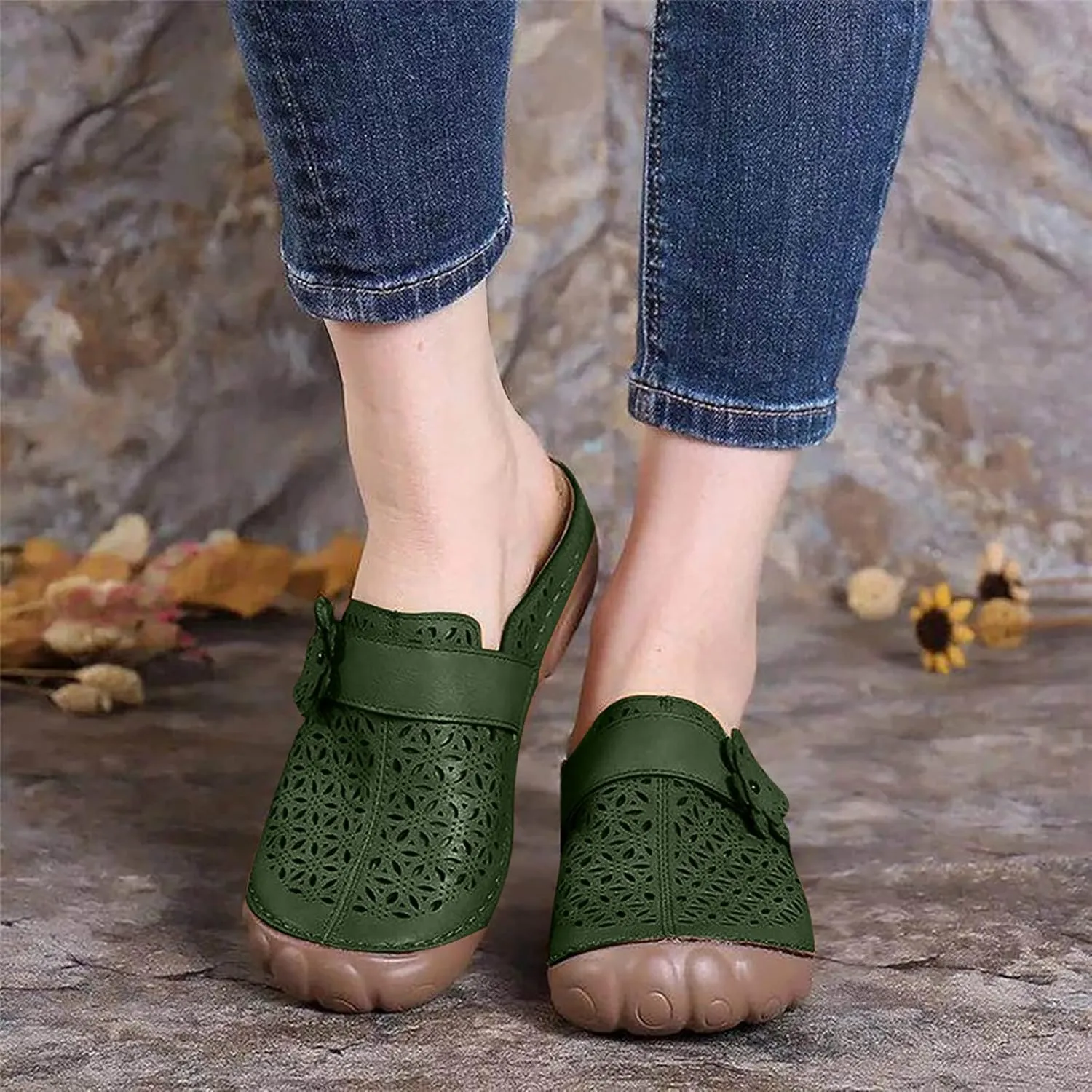 Womens Clogs Summer Flower Hollow Platform Sandals Vintage Soft Comfortable Casual Slip-on Slipper Lightweight Non-Slip Beach Shoes Flip Flops