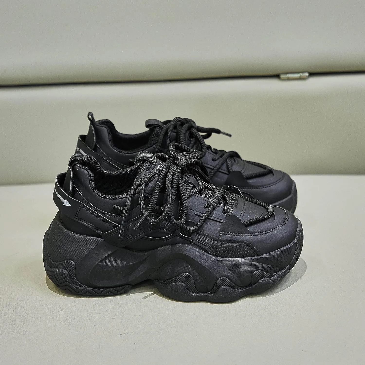 Women's Platform Chunky Sneakers Casual Lace-Up Walking Shoes Comfortable Leather Sneakers Gym Shoes